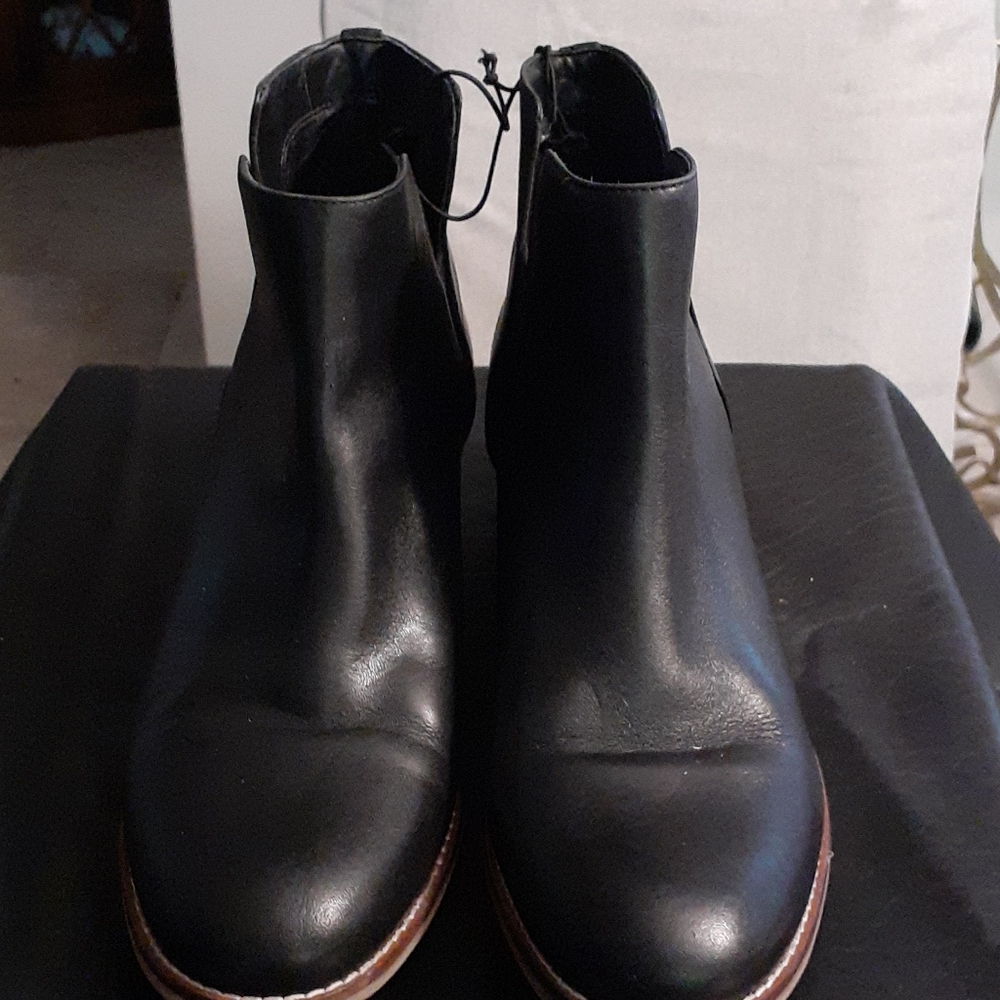 Cole Hann signature boots